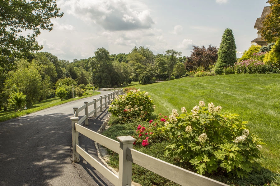 Hillside Retreat by Louis Fusco Landscape Architects - Photo 8