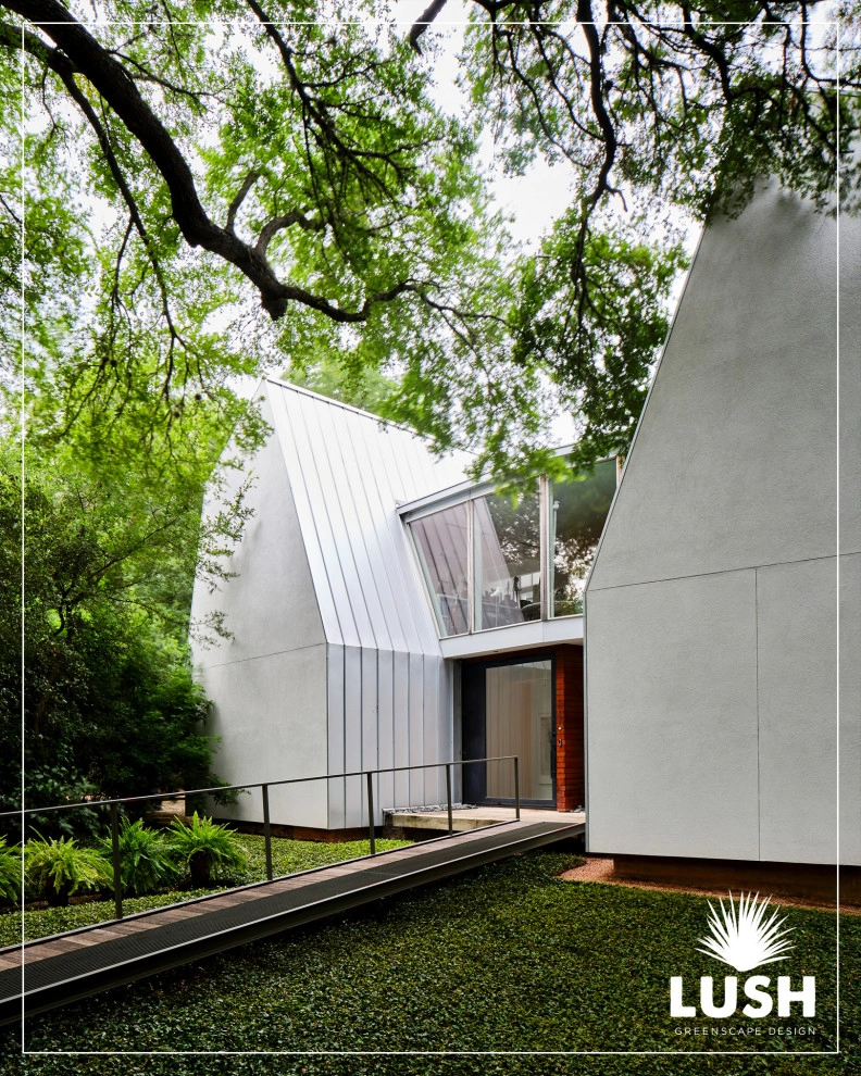 Laman Residence by LUSH GreenScape Design - Photo 12