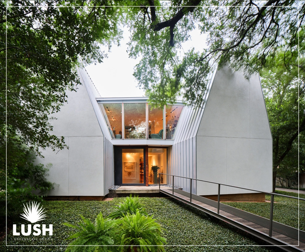 Laman Residence by LUSH GreenScape Design - Photo 4