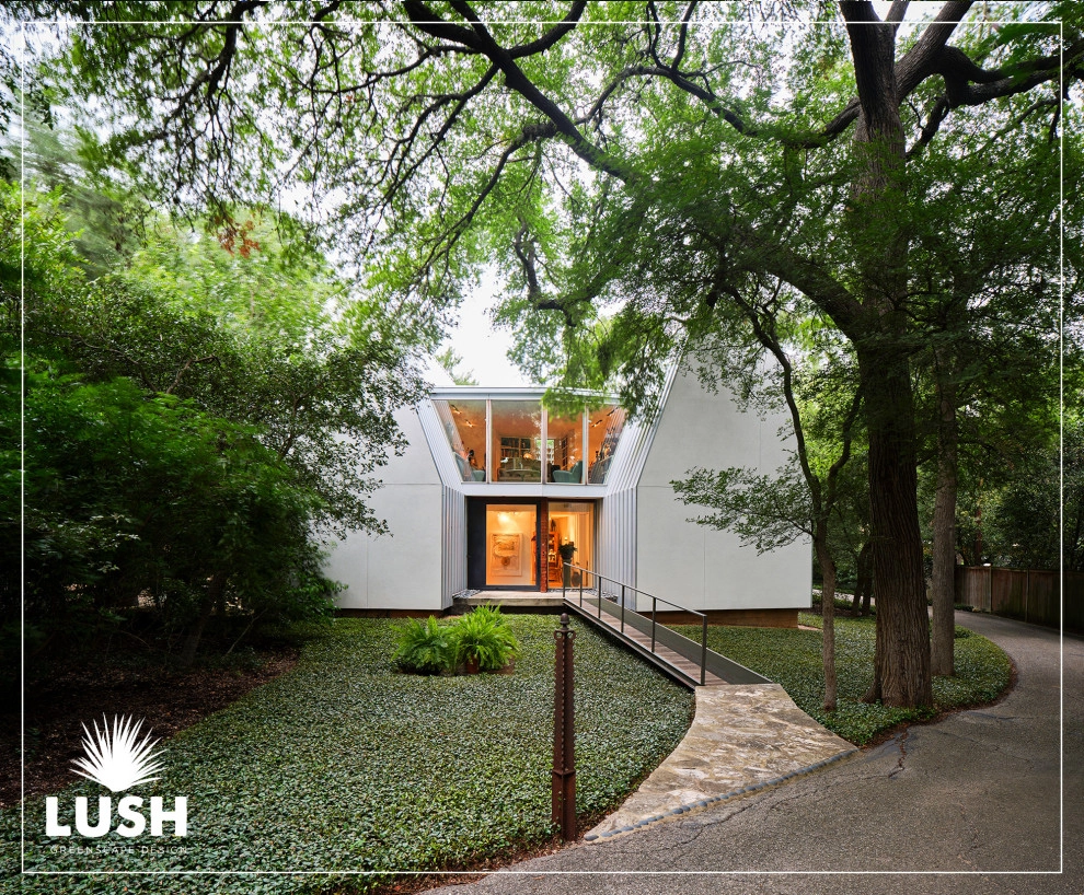 Laman Residence by LUSH GreenScape Design - Photo 10
