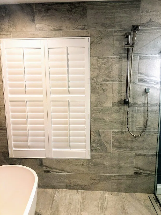 Aberdeen Primary Bathroom by Whitney Garrett / Kenwood Kitchens - Photo 21