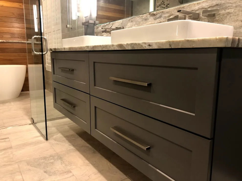 Aberdeen Primary Bathroom by Whitney Garrett / Kenwood Kitchens - Photo 13