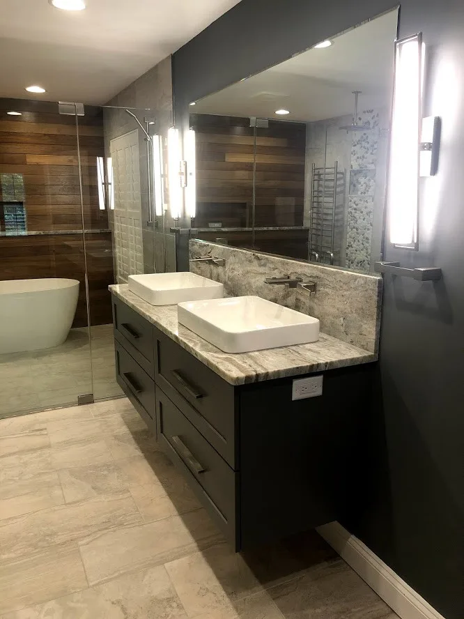 Aberdeen Primary Bathroom by Whitney Garrett / Kenwood Kitchens - Photo 19