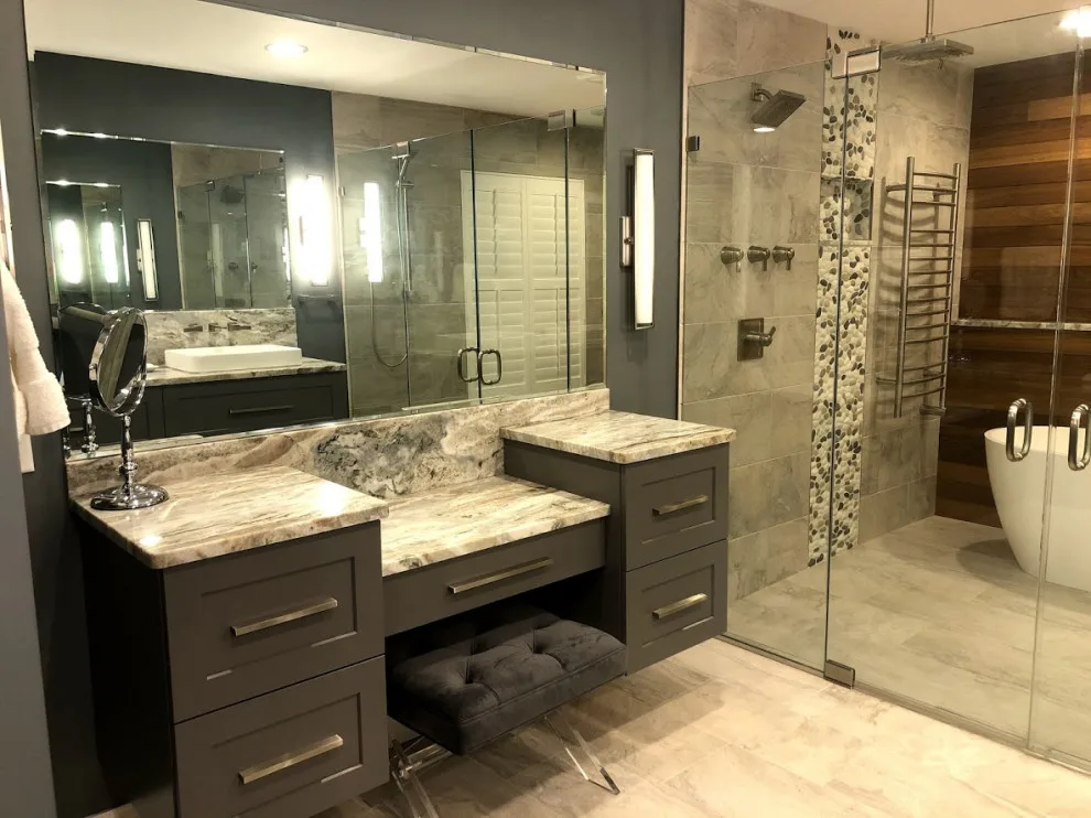Aberdeen Primary Bathroom by Whitney Garrett / Kenwood Kitchens - Photo 8