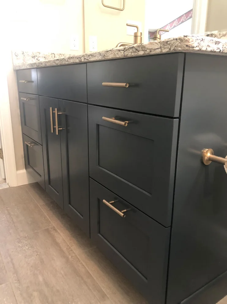 Abingdon Restroom by Whitney Garrett / Kenwood Kitchens - Photo 10