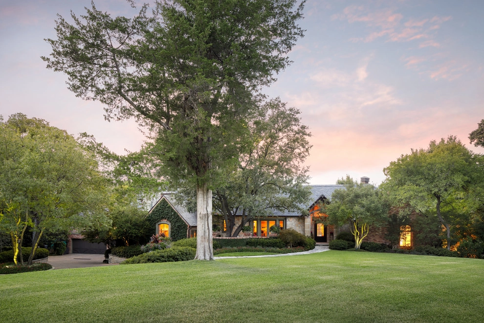 Charles Dilbeck Estate in Bluffview by M. M. Moore Construction Company, Inc. - Photo 4