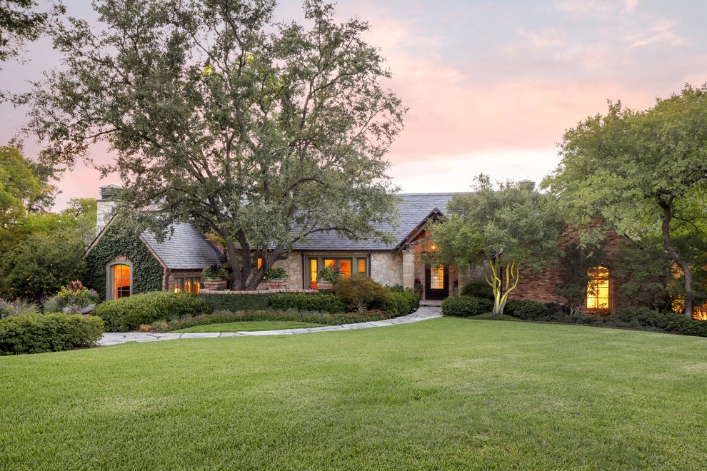 Charles Dilbeck Estate in Bluffview by M. M. Moore Construction Company, Inc. - Photo 7