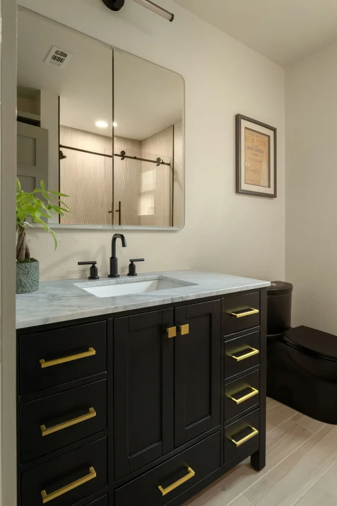 Balcones Woods | Modern Bathroom by Catalyst Construction, Inc - Photo 2