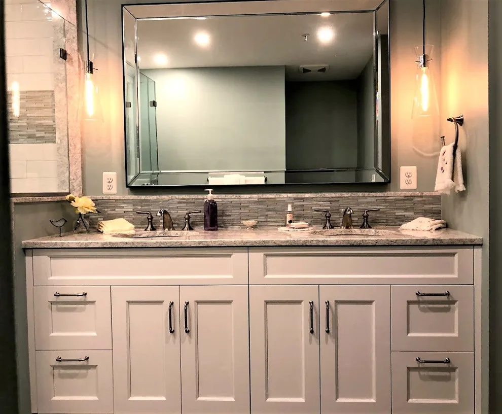 Barrington Primary Bathroom by Whitney Garrett / Kenwood Kitchens - Photo 10