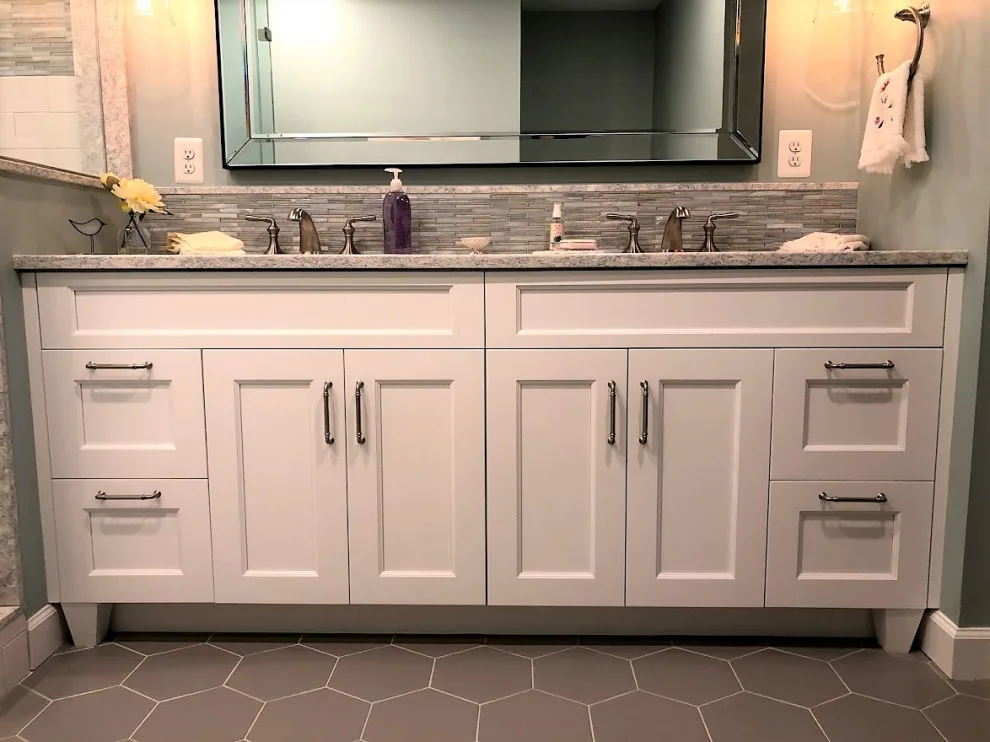 Barrington Primary Bathroom by Whitney Garrett / Kenwood Kitchens - Photo 22