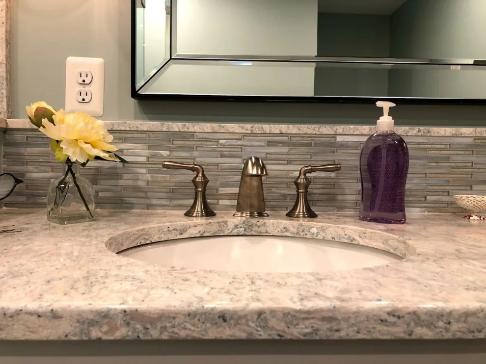 Barrington Primary Bathroom by Whitney Garrett / Kenwood Kitchens - Photo 19