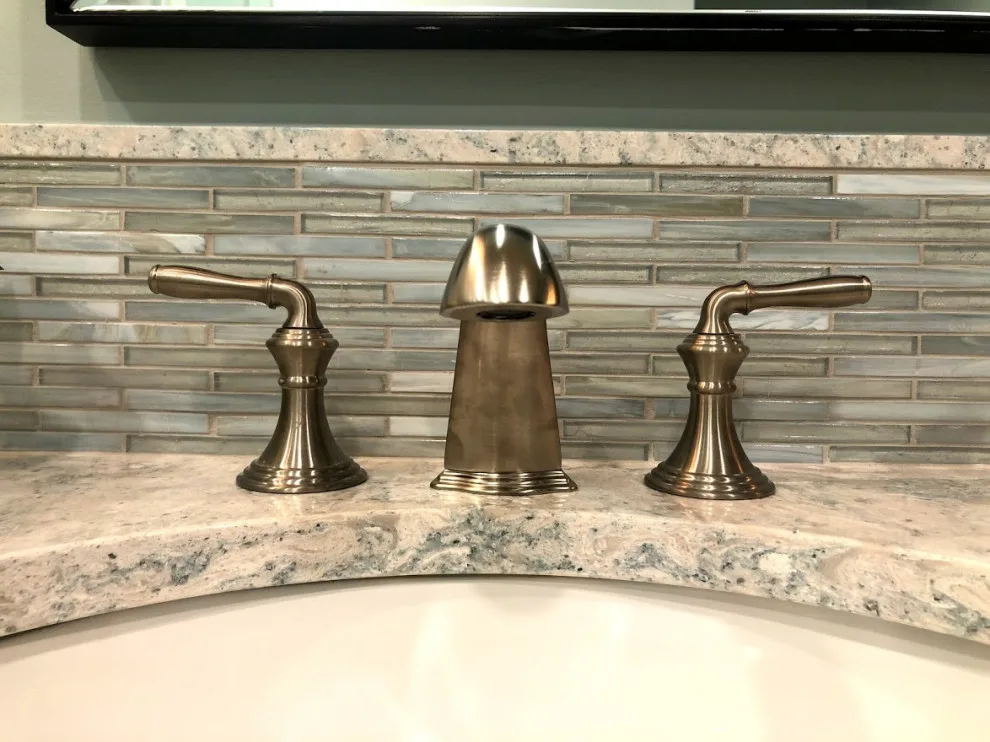 Barrington Primary Bathroom by Whitney Garrett / Kenwood Kitchens - Photo 18