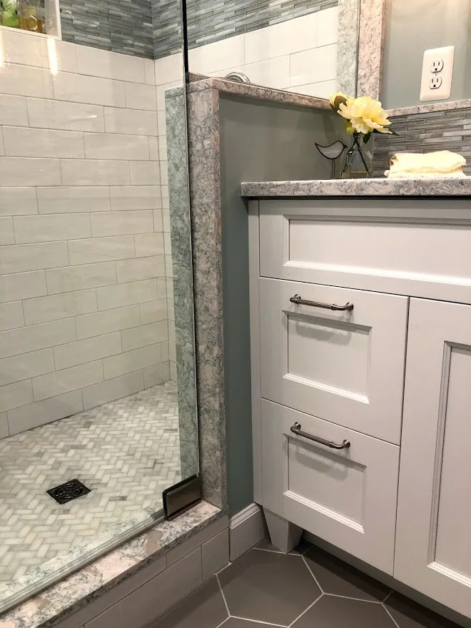 Barrington Primary Bathroom by Whitney Garrett / Kenwood Kitchens - Photo 26