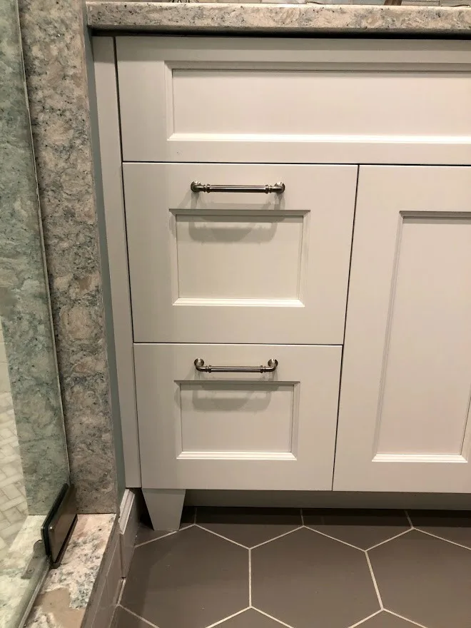 Barrington Primary Bathroom by Whitney Garrett / Kenwood Kitchens - Photo 16