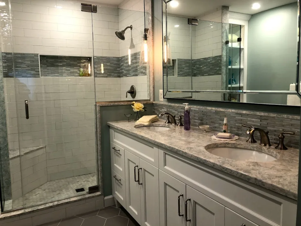 Barrington Primary Bathroom by Whitney Garrett / Kenwood Kitchens - Photo 14