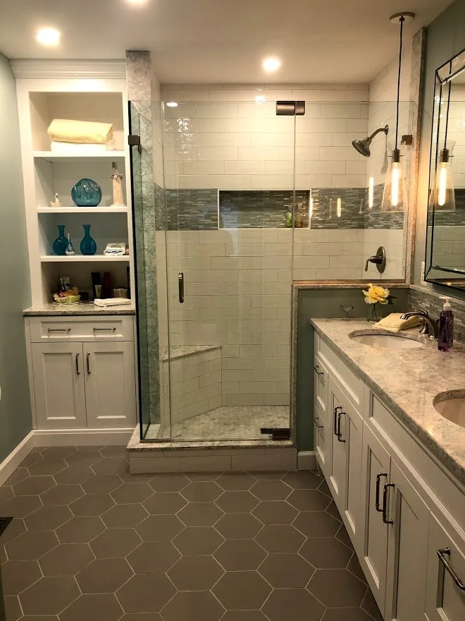Barrington Primary Bathroom by Whitney Garrett / Kenwood Kitchens - Photo 17