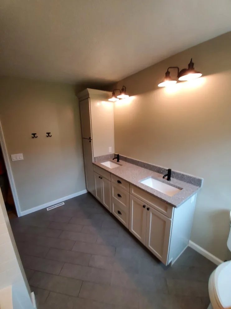 Restroom renovation by HM Remodeling - Photo 2