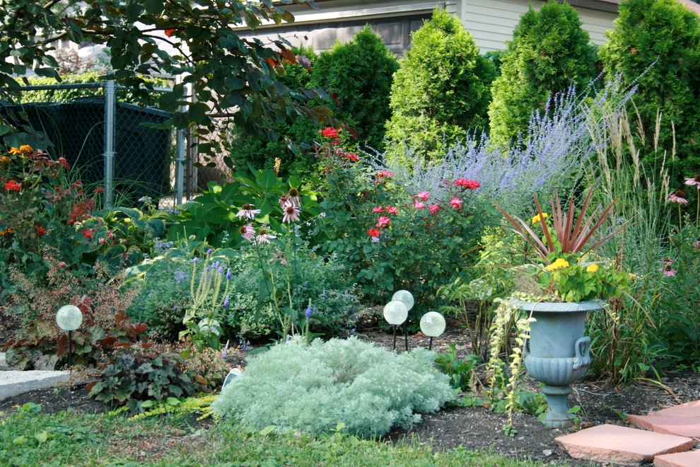 Old Irving Park Chicago Residence by Anne Roberts Gardens, Inc. - Photo 5