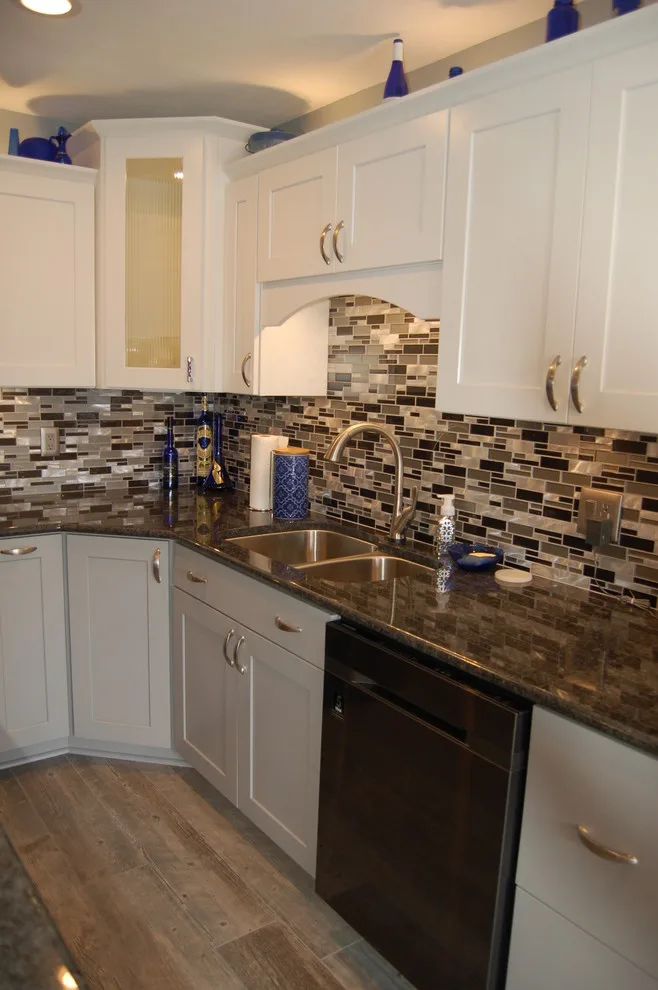 Modern Shaker Kitchen - Elkhart, IN by Leatherman Supply Inc - Photo 2