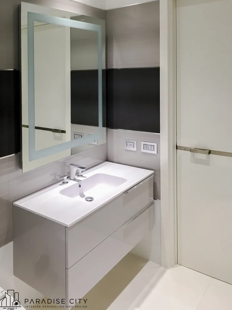 Monochrome Bathroom Design by Paradise City - Photo 3