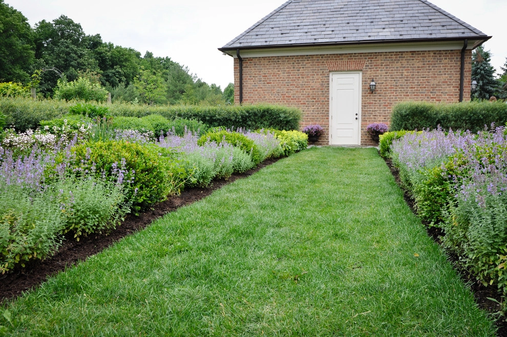 Country House by McCullough's Landscape & Nursery - Photo 8
