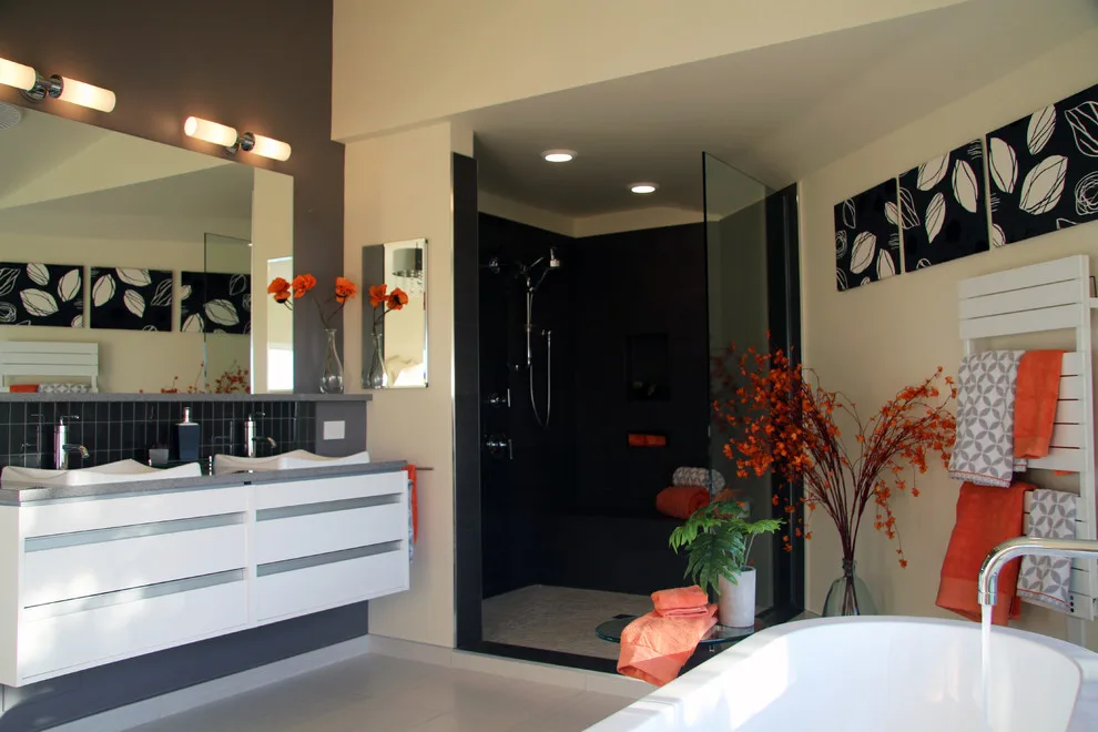 Contemporary Bath at Bluff View by Grayling Construction - Photo 7