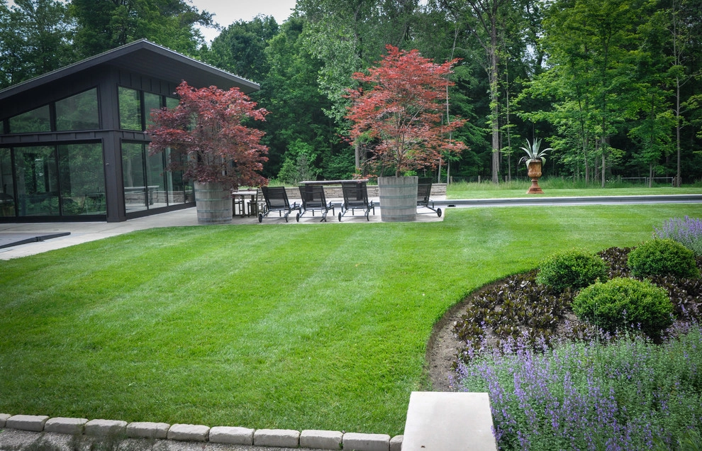 Barn House by McCullough's Landscape & Nursery - Photo 4