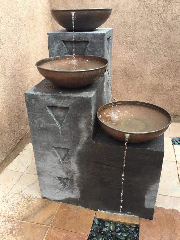 Contemporary Courtyard by McCumber Fine Gardens - Photo 4