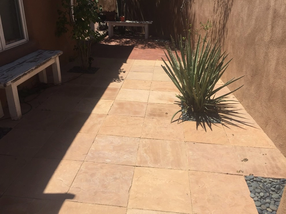 Contemporary Courtyard by McCumber Fine Gardens - Photo 2