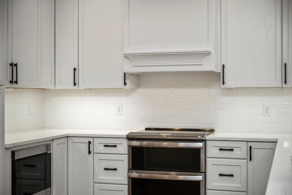 Enhanced Environments, Improved Living | Bathroom, Kitchen & Laundry by Estate Renovations - Photo 13