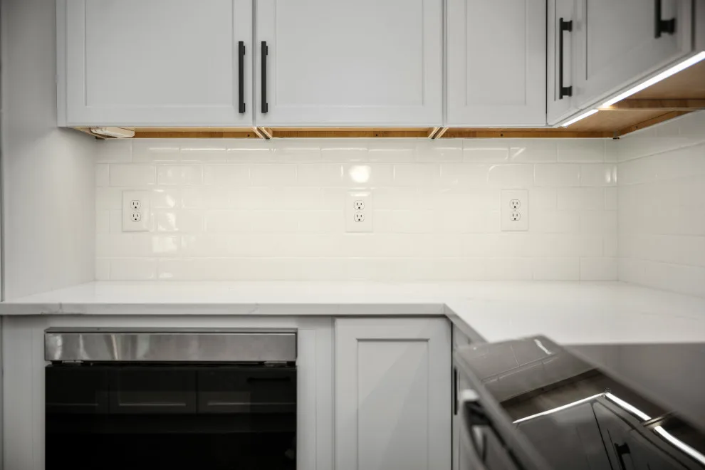 Enhanced Environments, Improved Living | Bathroom, Kitchen & Laundry by Estate Renovations - Photo 16