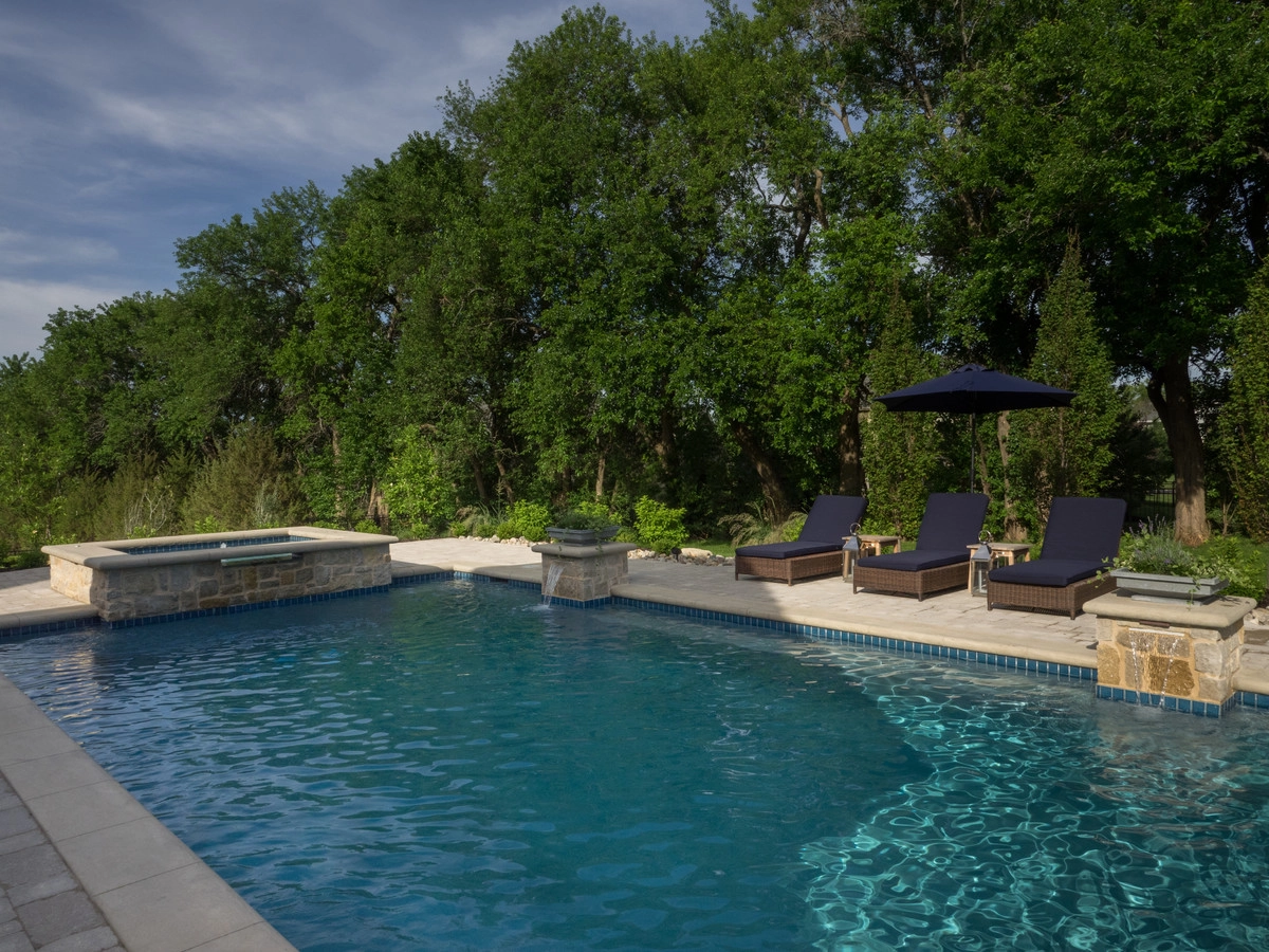 Luxury Transitional Pool in Overland Park by Meier Landscape Architecture - Photo 4