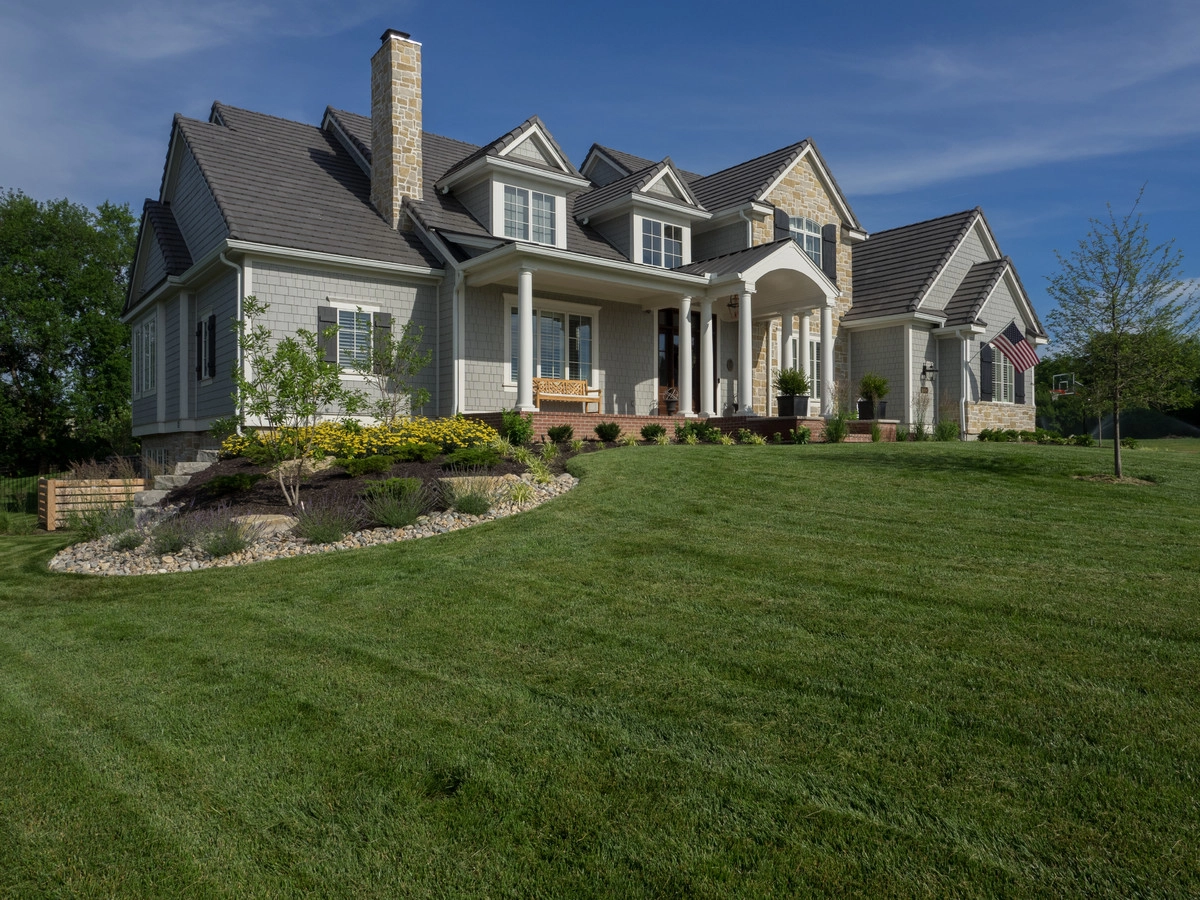 Luxury Transitional Pool in Overland Park by Meier Landscape Architecture - Photo 11
