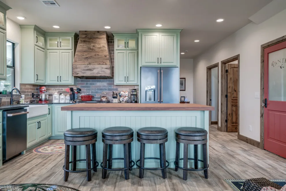 Contemporary Farmhouse Getaway in Oklahoma by Heritage Renovations - Photo 7
