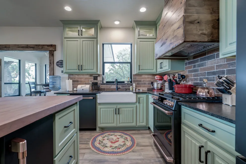 Contemporary Farmhouse Getaway in Oklahoma by Heritage Renovations - Photo 5