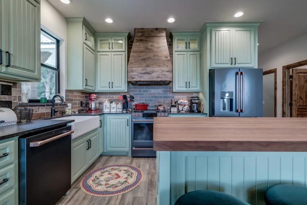 Contemporary Farmhouse Getaway in Oklahoma by Heritage Renovations - Photo 8