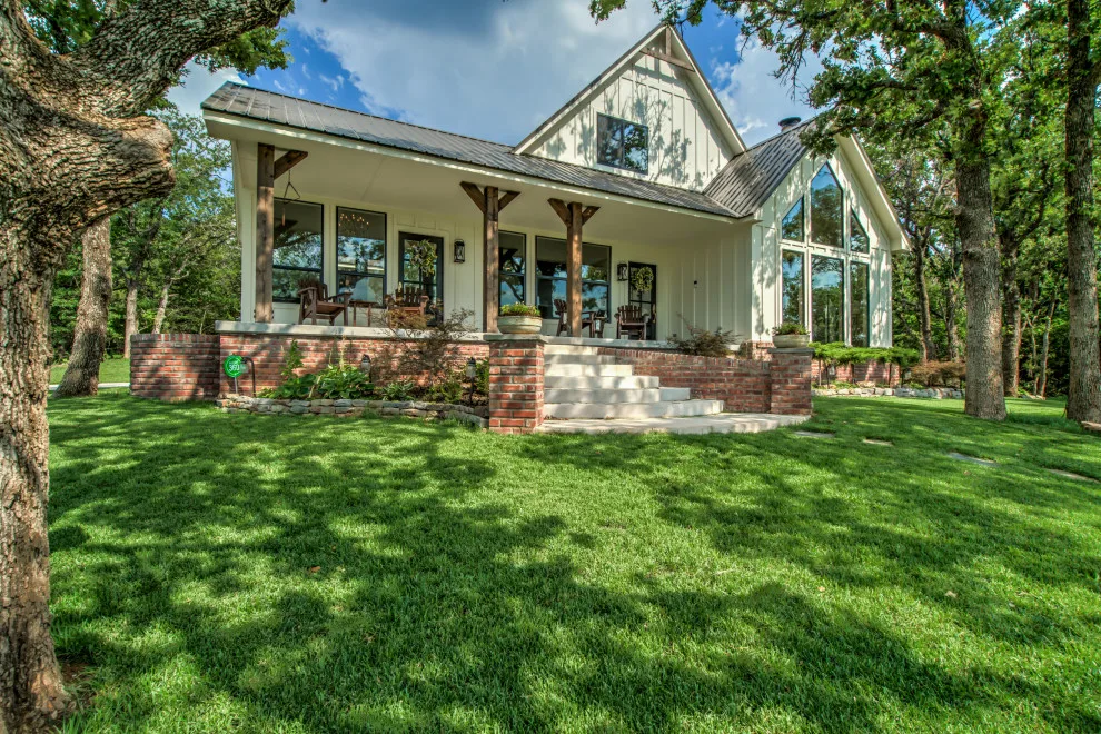 Contemporary Farmhouse Getaway in Oklahoma by Heritage Renovations - Photo 6