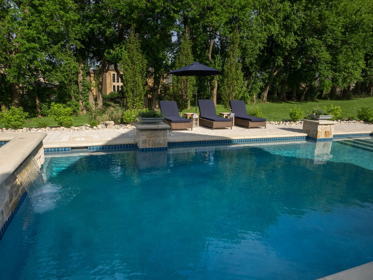 Luxury Transitional Pool in Overland Park by Meier Landscape Architecture - Photo 15