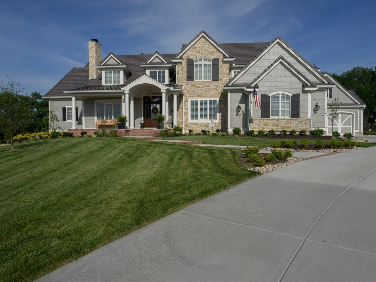 Luxury Transitional Pool in Overland Park by Meier Landscape Architecture - Photo 17