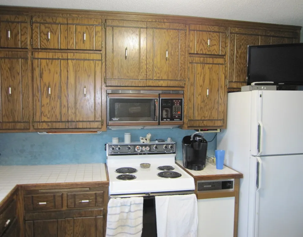 Contemporary Kitchen and Dining Renovation in New Brighton by Zinran Construction Services Inc. - Photo 2