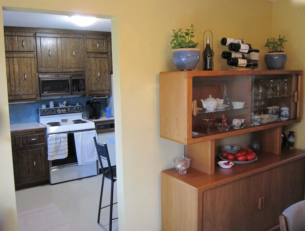 Contemporary Kitchen and Dining Renovation in New Brighton by Zinran Construction Services Inc. - Photo 4
