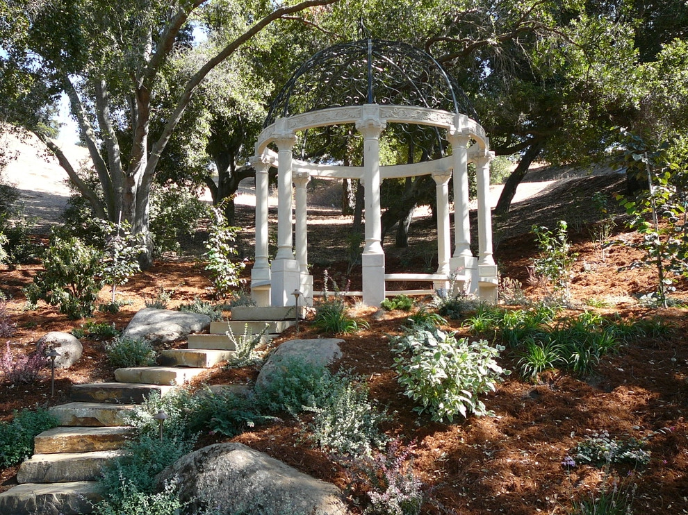 Hillside Entertainment by Michael Rosenberg Landscape Architecture - Photo 12