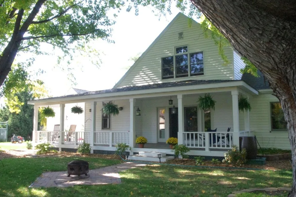 Plymouth Farmhouse Veranda Extension by Zinran Construction Services Inc. - Photo 3
