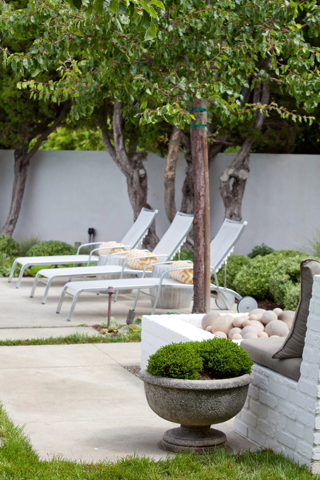 Casual Family Compound by Molly Wood Garden Design - Photo 2
