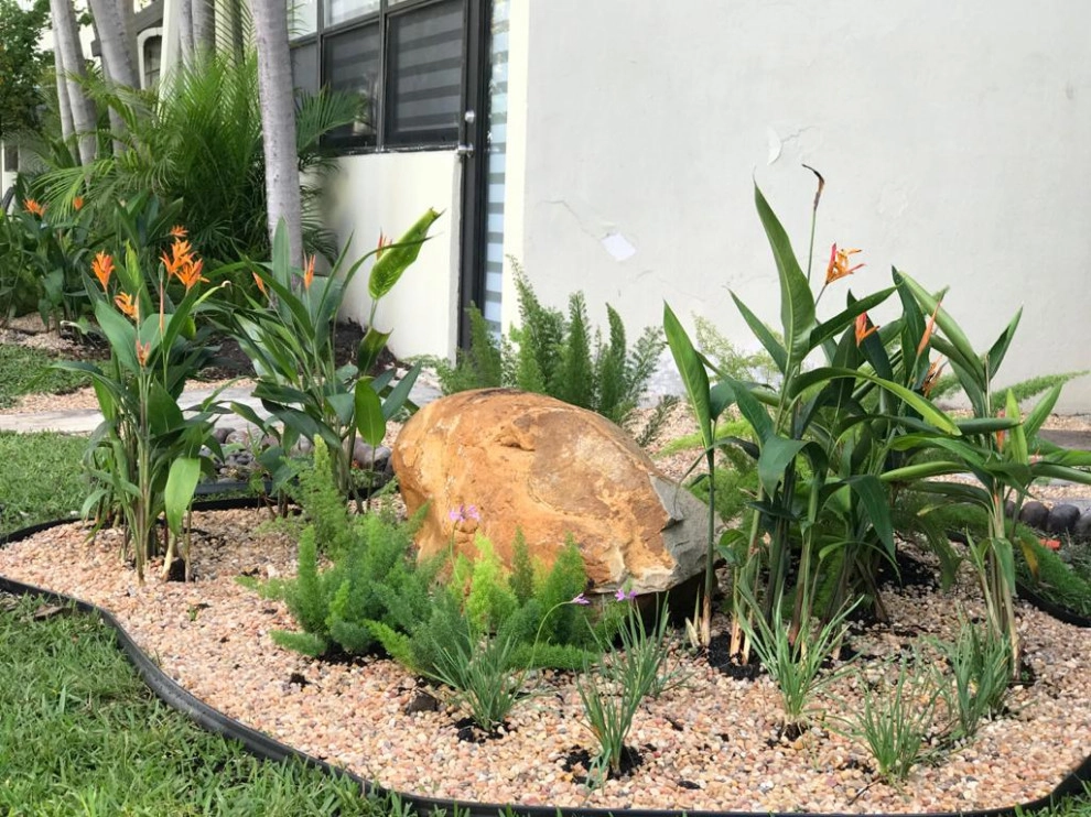 VD CONDO by Aveille Landscape - Photo 2