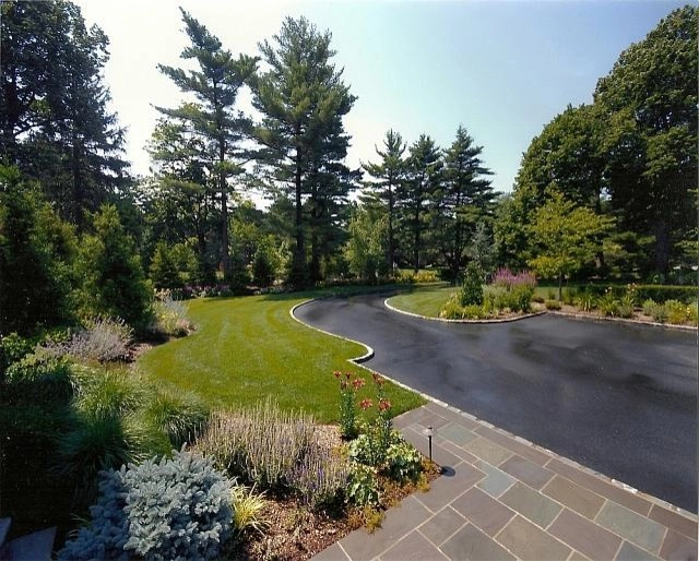 Muttontown Driveway and Planting by Morell Landscape Associates - Photo 2