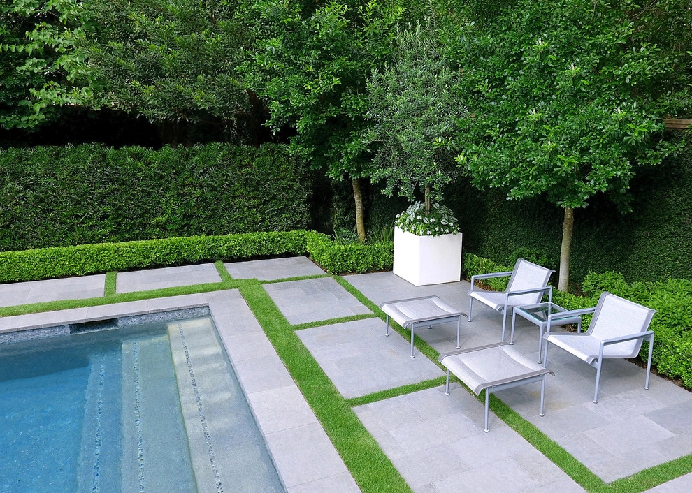 Contemporary Manor – Tanglewood, Houston by Moss Landscaping - Photo 2