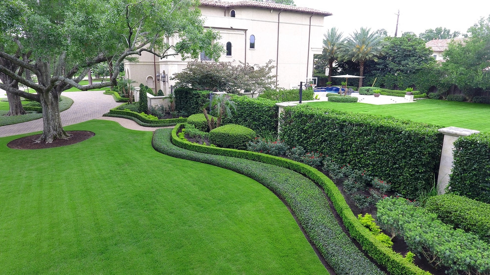 Modern Mediterranean – Tanglewood, Houston by Moss Landscaping - Photo 6