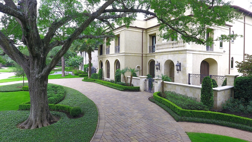 Modern Mediterranean – Tanglewood, Houston by Moss Landscaping - Photo 3