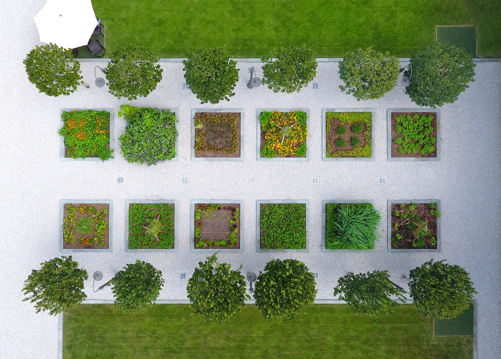 Italian Estate – Memorial by Moss Landscaping - Photo 7